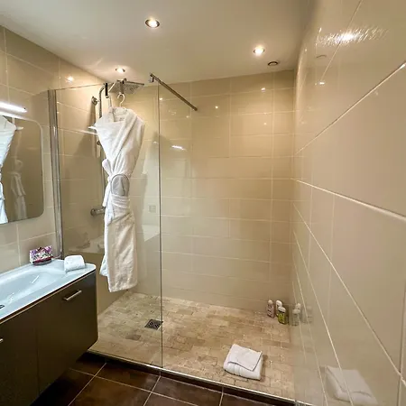 Vue Mer, Face Port, Proximite Centre Et אנטיב